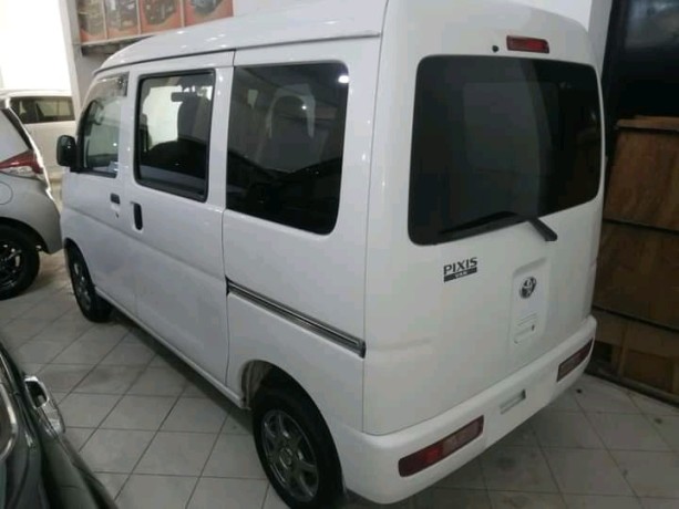 toyota-pixis-big-3