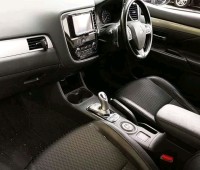 mitsubishi-outlander-small-2