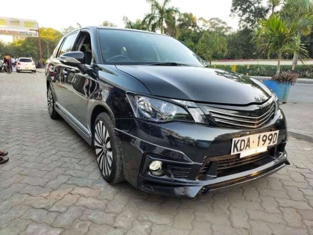 toyota-fielder-big-0