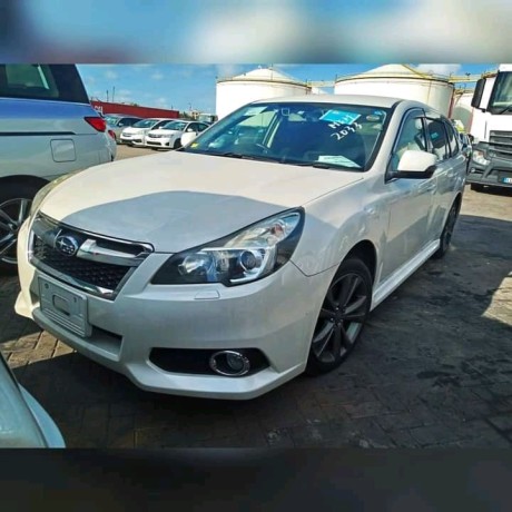 subaru-legacy-big-0