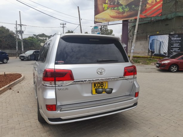 toyotaland-cruiser-v8-big-1