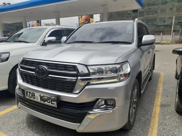 toyotaland-cruiser-v8-big-0