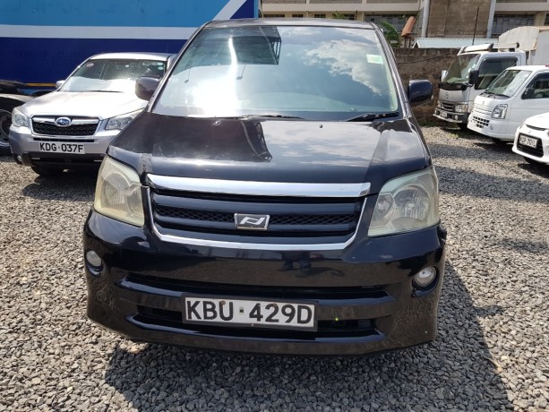 2006-toyota-noah-for-sale-big-0