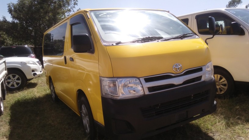 toyota-hiace-big-4