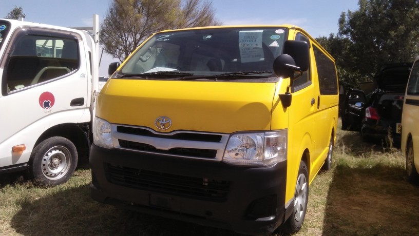 toyota-hiace-big-2