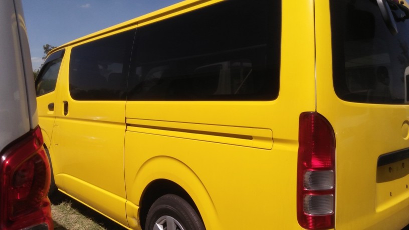 toyota-hiace-big-3