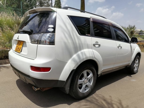 mitsubishi-outlander-big-4