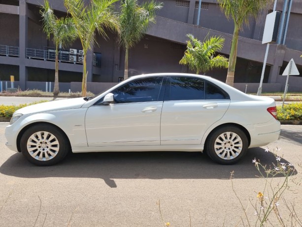 mercedez-benz-c200-big-0