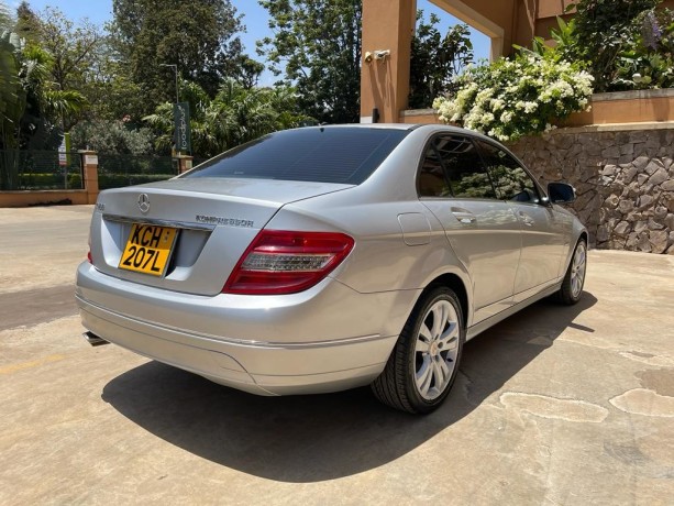 mercedez-benz-c200-kompressor-big-3