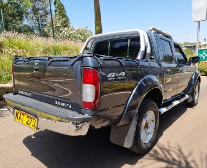 Nissan hardbody np300