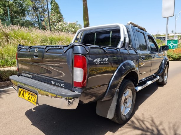 nissan-hardbody-np300-big-0