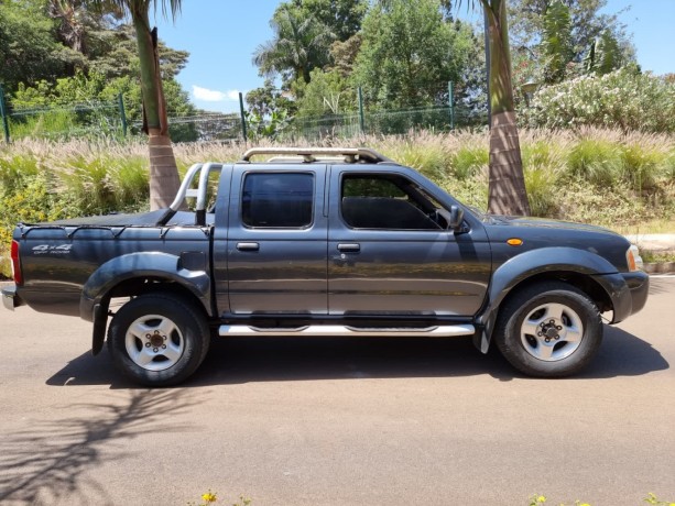 nissan-hardbody-np300-big-5