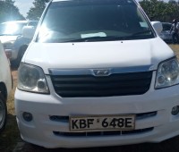 toyota-noah-small-6