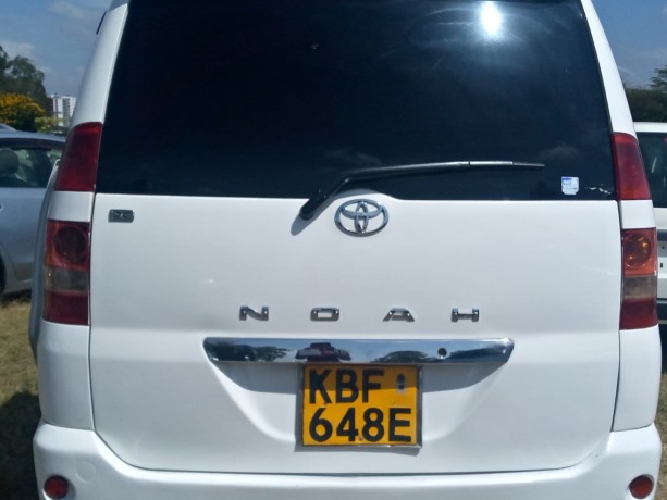 toyota-noah-big-7