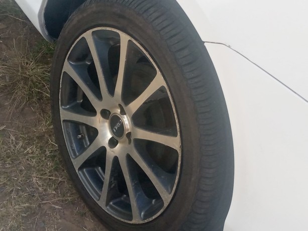 toyota-fielder-big-5