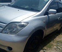 toyota-ist-small-5