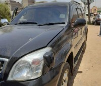 toyota-prado-small-3