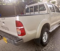 toyota-hilux-small-4