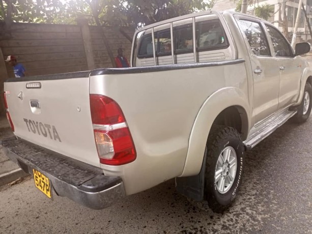 toyota-hilux-big-4