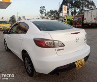 mazda-axela-small-3