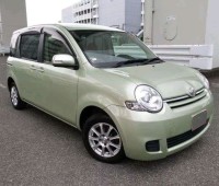 toyota-sienta-small-0