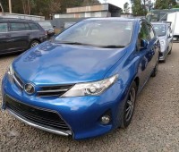 toyota-auris-small-0