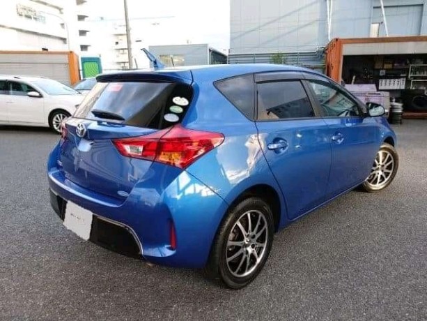 toyota-auris-big-2