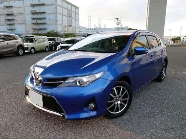 toyota-auris-big-5