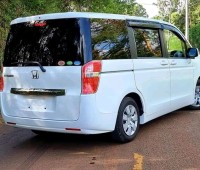 honda-stepwagon-small-1