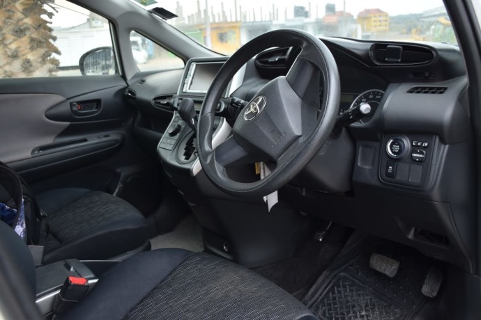 2010-toyota-wish-for-sale-big-4