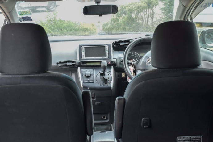 2010-toyota-wish-for-sale-big-1