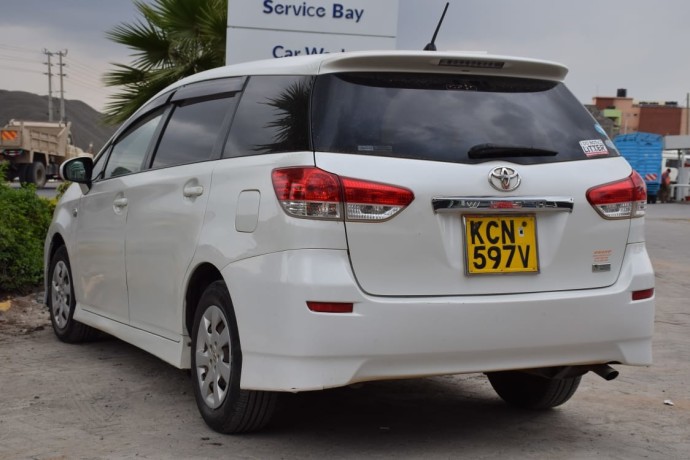 2010-toyota-wish-for-sale-big-9