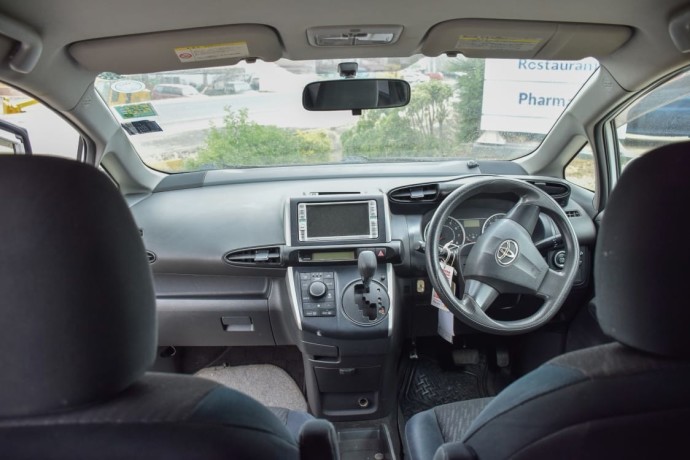 2010-toyota-wish-for-sale-big-6