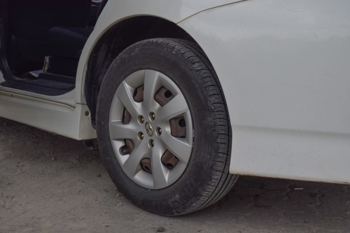 2010-toyota-wish-for-sale-big-3