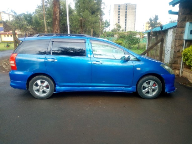 toyota-wish-big-0