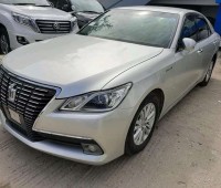 toyota-crown-small-2
