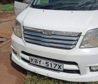 toyota-noah-small-6