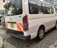 toyota-hiace-small-3