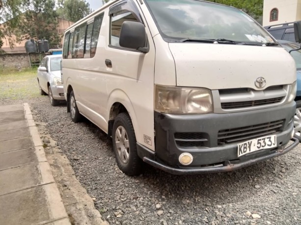 toyota-hiace-big-1