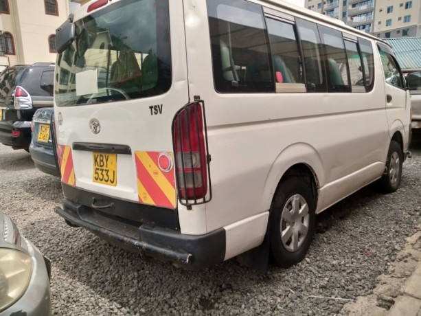 toyota-hiace-big-3