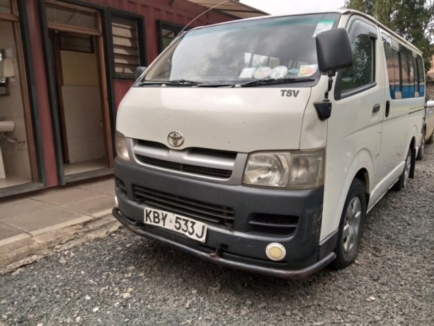 toyota-hiace-big-2