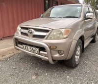 toyota-hilux-small-1