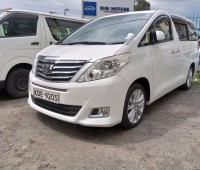 toyota-alphard-small-1