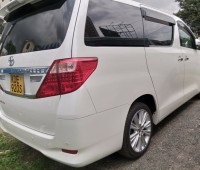 toyota-alphard-small-0