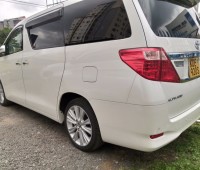 toyota-alphard-small-3