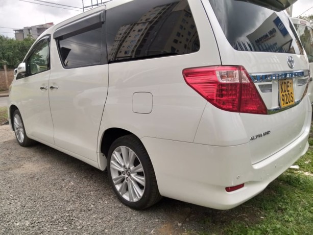 toyota-alphard-big-3