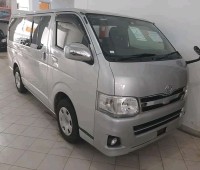 toyota-hiace-small-0