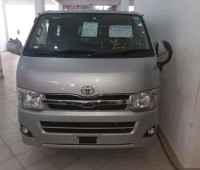 toyota-hiace-small-2