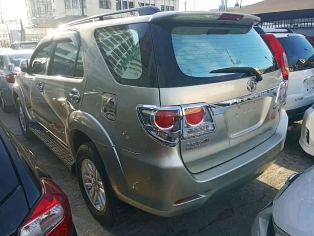 toyota-fortuner-big-4