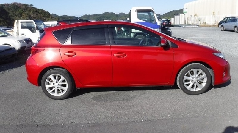 toyota-auris-big-2